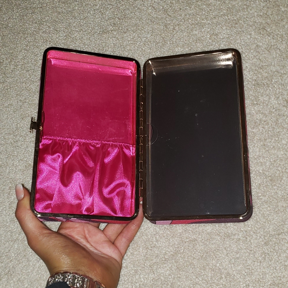 Tarte magnetic brush case